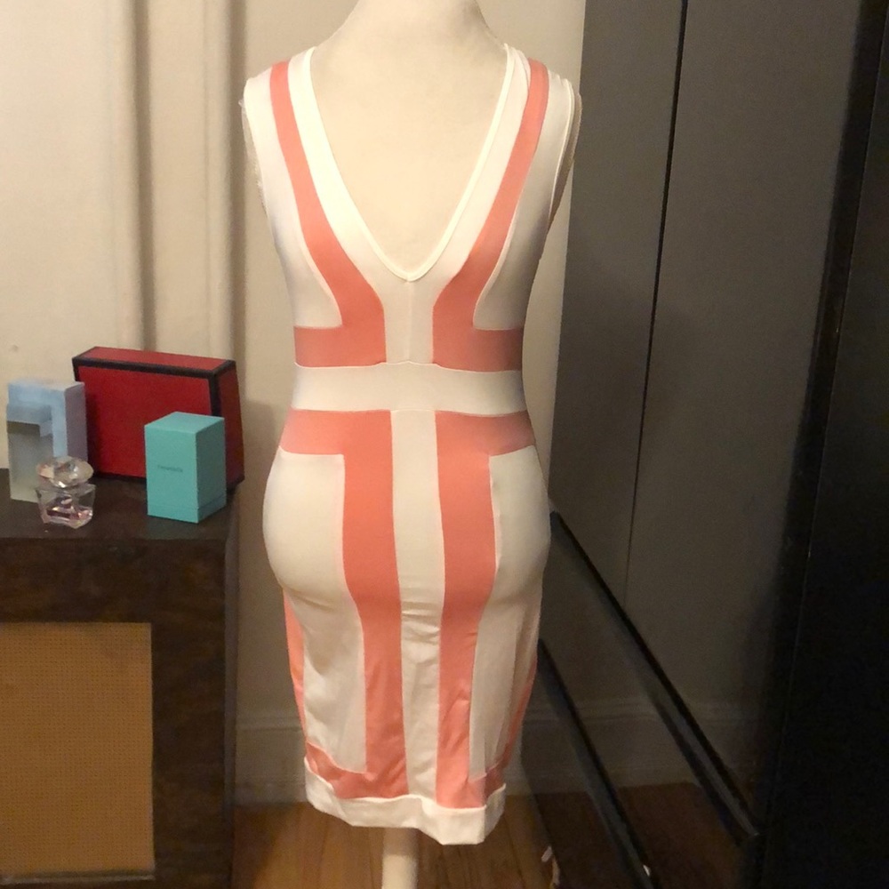 🆑FINAL PRICE‼️ White and pink bodycon dress
